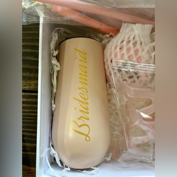 Bridesmaids Proposal Gift Box - Picture 4 of 5